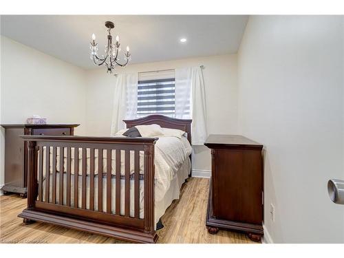 19-2880 Headon Forest Drive, Burlington, ON - Indoor Photo Showing Bedroom