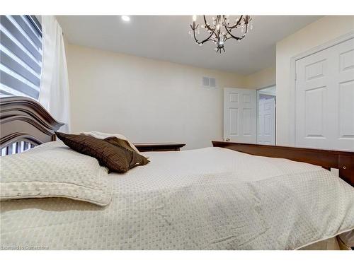 19-2880 Headon Forest Drive, Burlington, ON - Indoor Photo Showing Bedroom