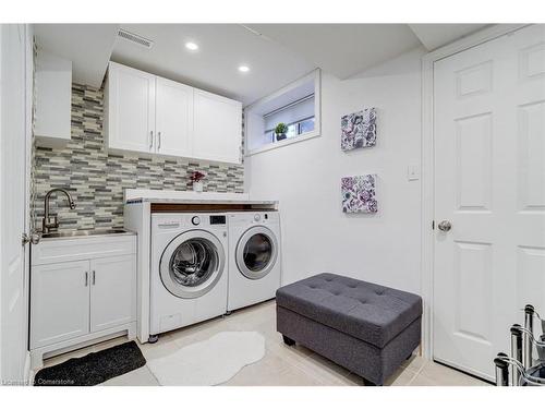 19-2880 Headon Forest Drive, Burlington, ON - Indoor Photo Showing Laundry Room