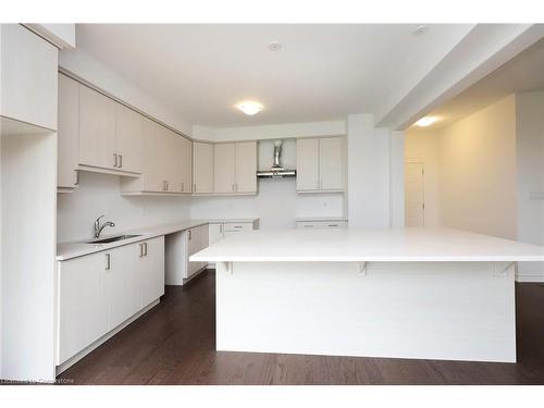 88 Mcbride Trail, Barrie, ON - Indoor Photo Showing Kitchen