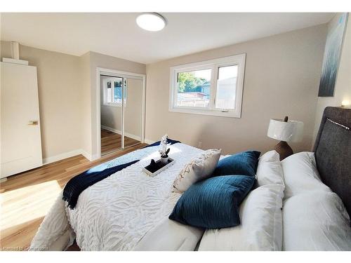 65 Loraine Drive, St. Catharines, ON - Indoor Photo Showing Bedroom