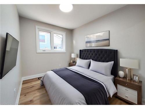 65 Loraine Drive, St. Catharines, ON - Indoor Photo Showing Bedroom