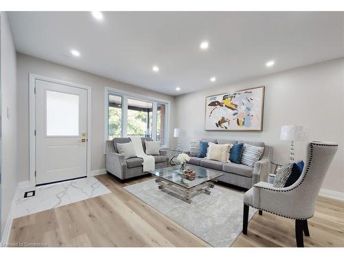 65 Loraine Drive, St. Catharines, ON - Indoor Photo Showing Living Room