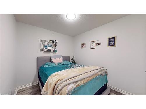 407-4013 Kilmer Drive, Burlington, ON - Indoor Photo Showing Bedroom