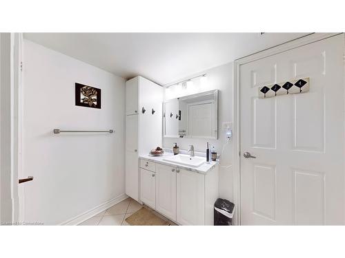 407-4013 Kilmer Drive, Burlington, ON - Indoor Photo Showing Bathroom