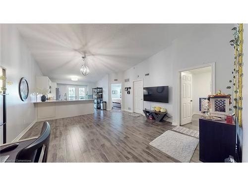 407-4013 Kilmer Drive, Burlington, ON - Indoor Photo Showing Living Room