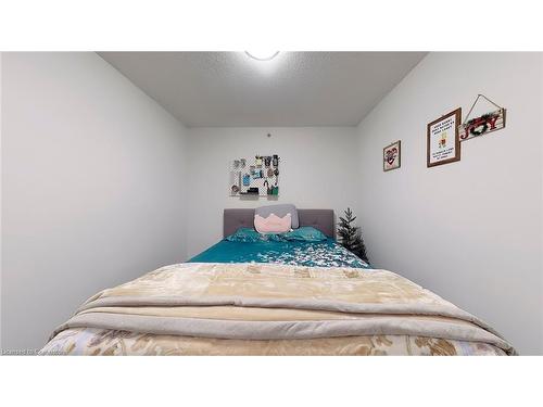 407-4013 Kilmer Drive, Burlington, ON - Indoor Photo Showing Bedroom