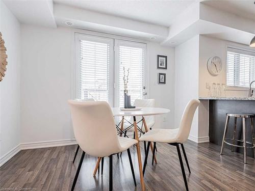 11-39 Hays Boulevard, Oakville, ON - Indoor Photo Showing Dining Room