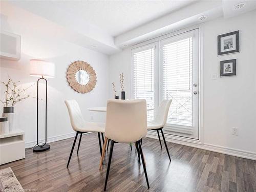 11-39 Hays Boulevard, Oakville, ON - Indoor Photo Showing Dining Room