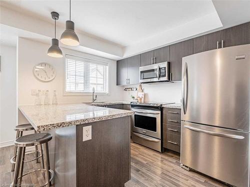 11-39 Hays Boulevard, Oakville, ON - Indoor Photo Showing Kitchen With Stainless Steel Kitchen With Upgraded Kitchen