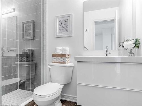 11-39 Hays Boulevard, Oakville, ON - Indoor Photo Showing Bathroom