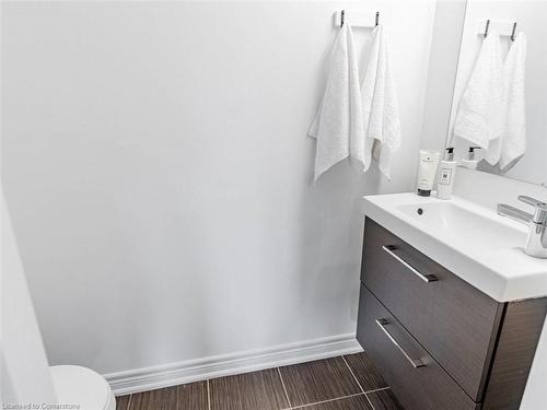 11-39 Hays Boulevard, Oakville, ON - Indoor Photo Showing Bathroom