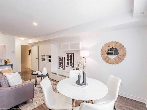 11-39 Hays Boulevard, Oakville, ON - Indoor Photo Showing Dining Room