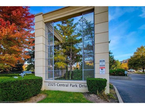 1102-2325 Central Park Drive, Oakville, ON - Outdoor