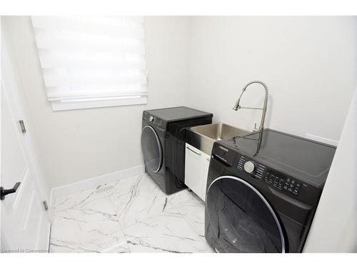 86 Grandville Circle, Paris, ON - Indoor Photo Showing Laundry Room