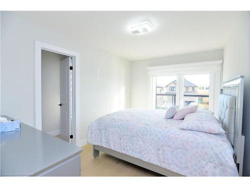 86 Grandville Circle, Paris, ON - Indoor Photo Showing Bedroom