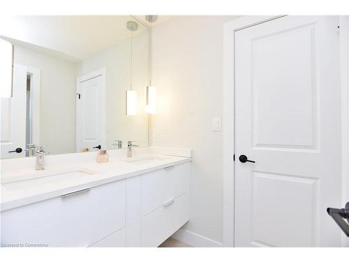 86 Grandville Circle, Paris, ON - Indoor Photo Showing Bathroom