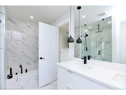 86 Grandville Circle, Paris, ON - Indoor Photo Showing Bathroom