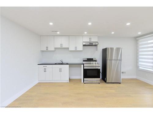 86 Grandville Circle, Paris, ON - Indoor Photo Showing Kitchen