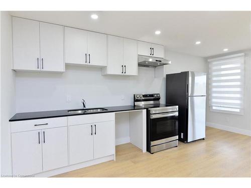 86 Grandville Circle, Paris, ON - Indoor Photo Showing Kitchen