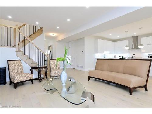 86 Grandville Circle, Paris, ON - Indoor Photo Showing Living Room