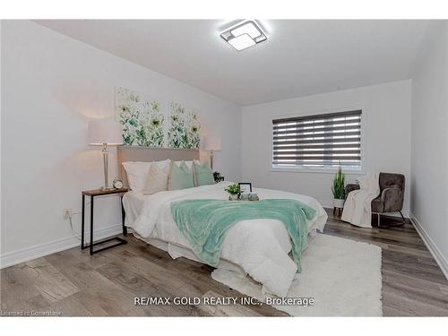 3485 4Th Line, Oak Heights, ON - Indoor Photo Showing Bedroom