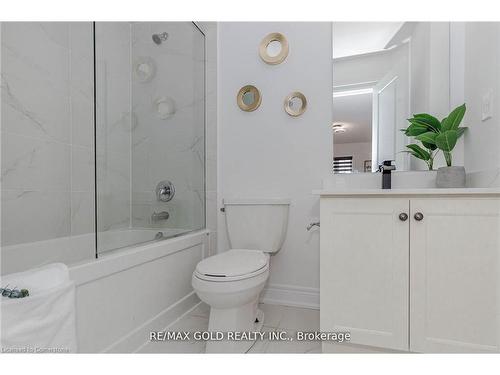 3485 4Th Line, Oak Heights, ON - Indoor Photo Showing Bathroom