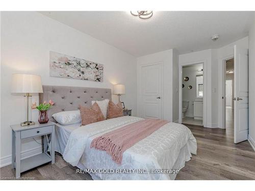 3485 Fourth Line, Oak Heights, ON - Indoor Photo Showing Bedroom