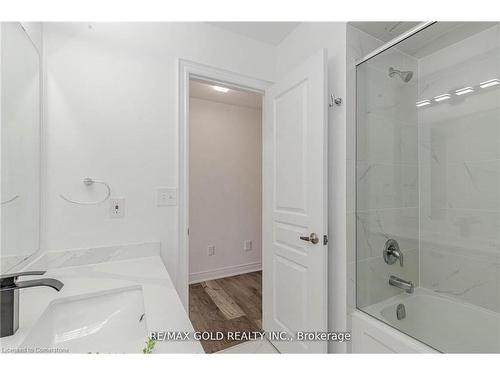 3485 Fourth Line, Oak Heights, ON - Indoor Photo Showing Bathroom