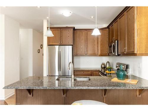 6 West Oak Trail, Kitchener, ON - Indoor Photo Showing Kitchen With Upgraded Kitchen