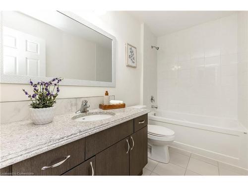 6 West Oak Trail, Kitchener, ON - Indoor Photo Showing Bathroom