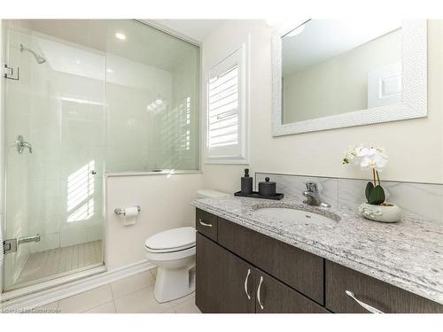 6 West Oak Trail, Kitchener, ON - Indoor Photo Showing Bathroom