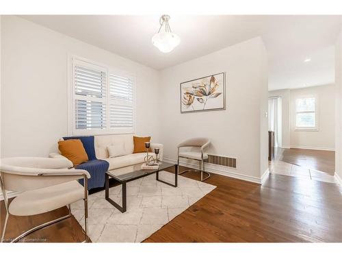 6 West Oak Trail, Kitchener, ON - Indoor Photo Showing Living Room