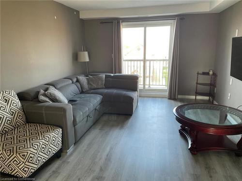 E-1662 Fischer Hallman Road E, Kitchener, ON - Indoor Photo Showing Living Room