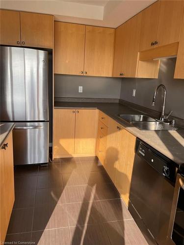 E-1662 Fischer Hallman Road E, Kitchener, ON - Indoor Photo Showing Kitchen With Double Sink