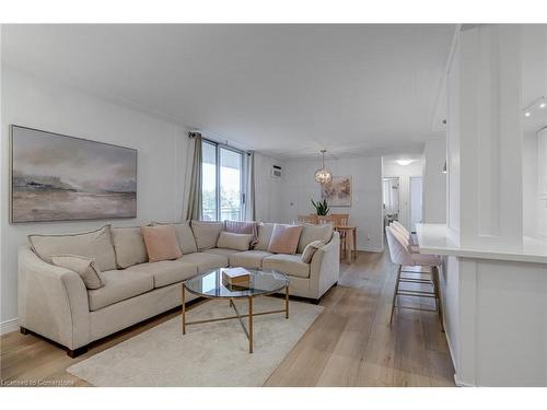 209-975 Warwick Court, Burlington, ON - Indoor Photo Showing Living Room