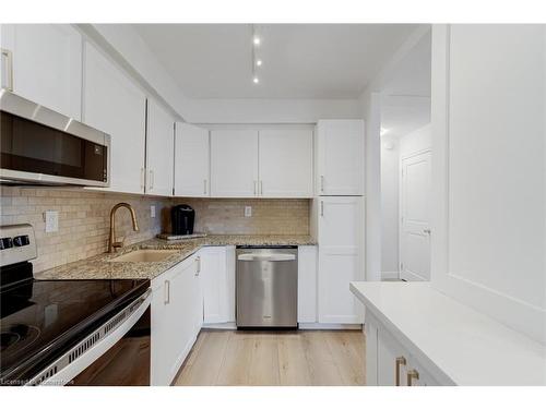 209-975 Warwick Court, Burlington, ON - Indoor Photo Showing Kitchen With Upgraded Kitchen