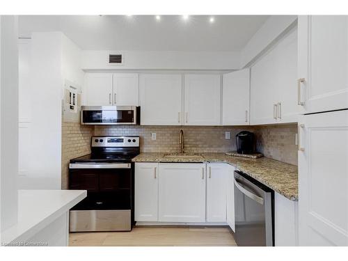 209-975 Warwick Court, Burlington, ON - Indoor Photo Showing Kitchen