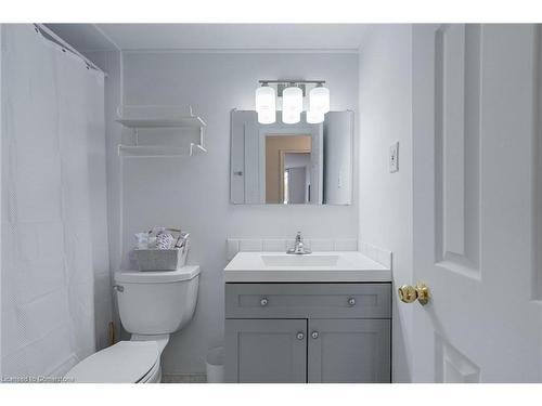 209-975 Warwick Court, Burlington, ON - Indoor Photo Showing Bathroom