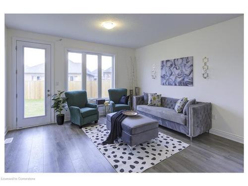 4 Harwood Street, Tillsonburg, ON - Indoor Photo Showing Living Room