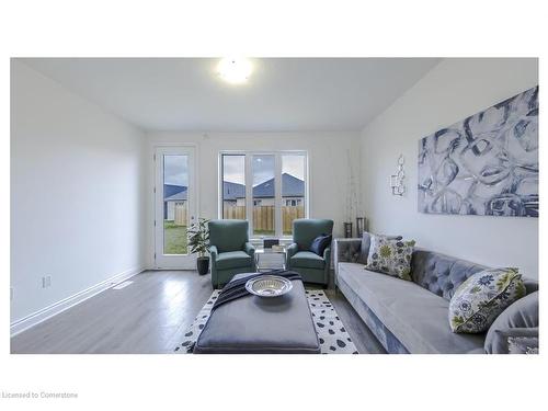 4 Harwood Street, Tillsonburg, ON - Indoor Photo Showing Living Room