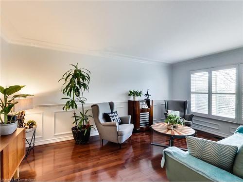 2051 Deer Run Avenue, Burlington, ON - Indoor Photo Showing Living Room