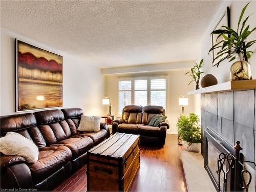 2051 Deer Run Avenue, Burlington, ON - Indoor Photo Showing Living Room