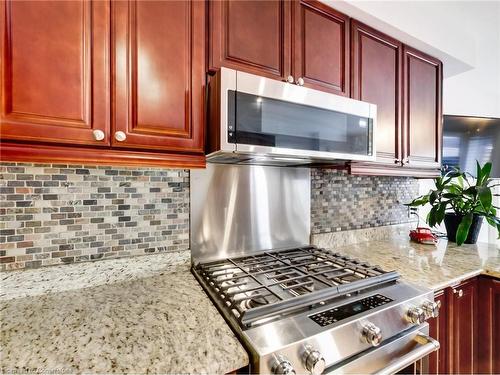 2051 Deer Run Avenue, Burlington, ON - Indoor Photo Showing Kitchen