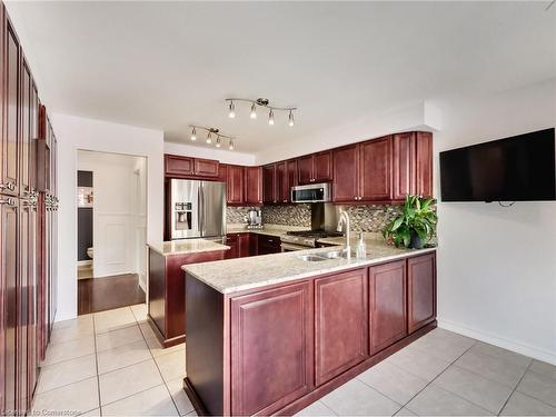 2051 Deer Run Avenue, Burlington, ON - Indoor Photo Showing Kitchen