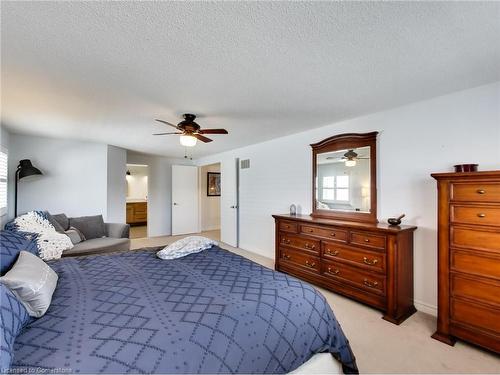 2051 Deer Run Avenue, Burlington, ON - Indoor Photo Showing Bedroom