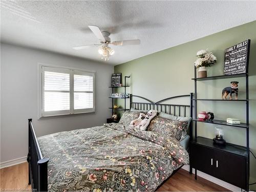 2051 Deer Run Avenue, Burlington, ON - Indoor Photo Showing Bedroom