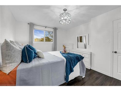 12-293 Limeridge Road W, Hamilton, ON - Indoor Photo Showing Bedroom