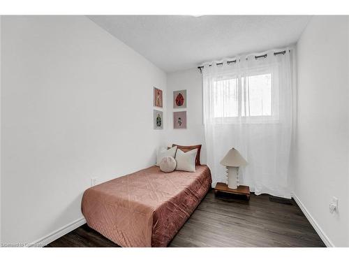 12-293 Limeridge Road W, Hamilton, ON - Indoor Photo Showing Bedroom