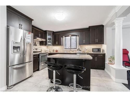 712 Blackacres Boulevard, London, ON - Indoor Photo Showing Kitchen With Upgraded Kitchen